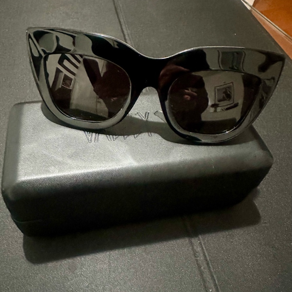 Valley Eyewear Black Marmont Cat-Eye Sunglasses for Women
